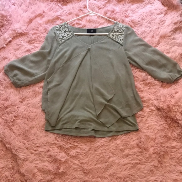 Flowy Formal Top - Picture 3 of 4